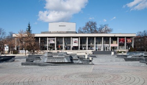 Горя покривът на театъра в Пазарджик