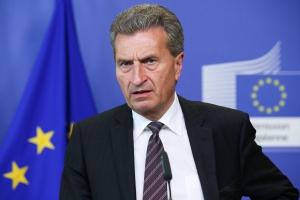 Няма да има проблеми с газовите доставки за България, увери Йотингер