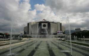 Сигнал за бомба затвори НДК