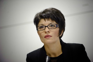 Възложените от министър Андреева обществени поръчки били за определени фирми и хора