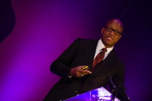 Ставайте от бюрото поне за час, предпазва от затлъстяване и сърдечни проблеми