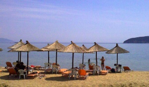 Край на безплатните чадъри и шезлонги по Беломорието