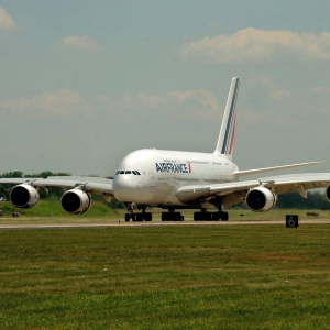 Франция ограничава полетите до Сиера Леоне заради ебола