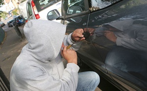 Герой на нашето време: Осмокласник опита да открадне пет автомобила за една нощ