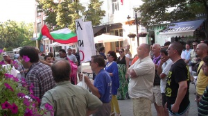 Вложители в КТБ и футболни фенове в Пловдив подкрепиха Цветан Василев