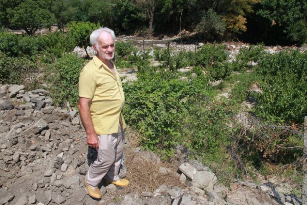 Мъж от потопеното Храбрино съди кмета заради незаконно строителство
