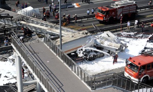 Един загинал и 4 ранени при рухване на мост в Истанбул