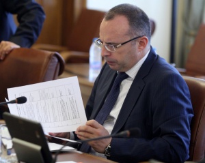 Двама министри и началник на кабинет с общ бизнес