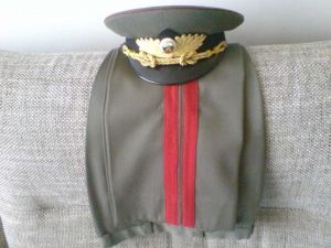 За пари ли, г-н генерал..., за много ли...?