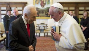 ООН на религиите предложи Шимон Перес на папа Франциск