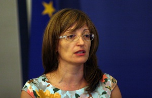 Захариева: Спрените плащания няма да се възстановят до края на септември