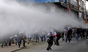 Турската полиция използва сълзотворен газ на протест в Истанбул
