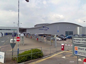 Подозрителен пакет затвори летище "Лутън" край Лондон