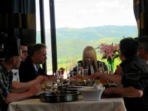 Музикантите на Лили Иванова я изненадаха с вечеря (видео)