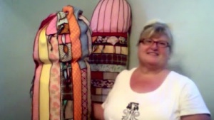 Баба се прочу с плетене на огромни пениси