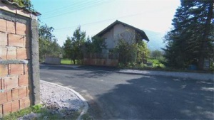Община Ботевград асфалтира улицата пред къщата на Близнашки