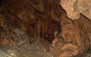 Половин метър вода шокира туристи в пещерата Леденика