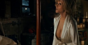 Джейн Фонда прави фурор с огромни изкуствени гърди