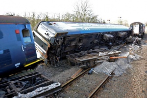 Един загина при сблъсък на камион и влак в Румъния