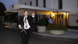 Евакуация в Белия дом заради невъоръжен нарушител (видео)