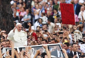 Албания върна 80 съмнителни мюсюлмани преди визитата на папата