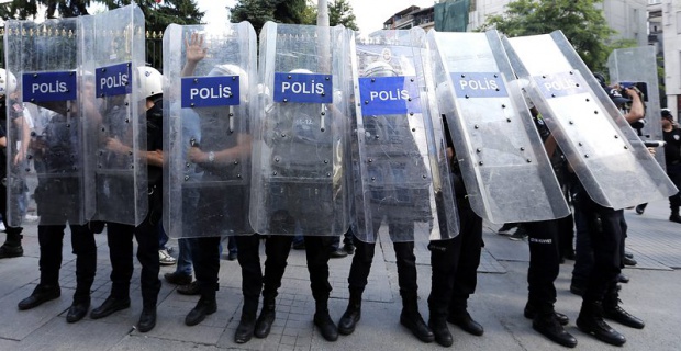 Арести на полицаи в Турция заради заговор срещу кабинета