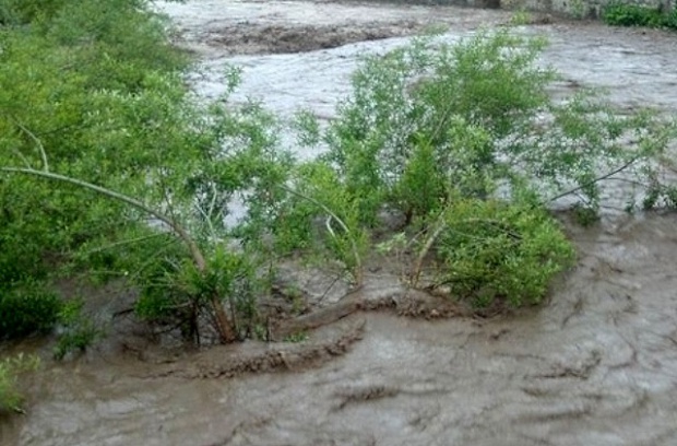 След наводненията: река Тополница отнесе мост, 10 къщи под вода