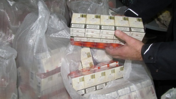 Mитничари задържаха 70 000 къса контрабандни цигари