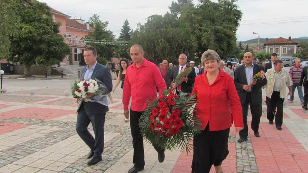 С венци и цветя социалисти почетоха 9 септември