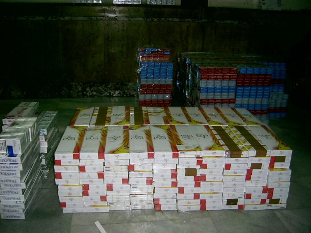 Митничари заловиха над 4 млн. къса нелегални цигари