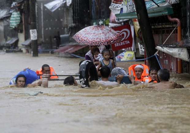 Потоп във Филипините, петима са загинали досега (видео+снимки)