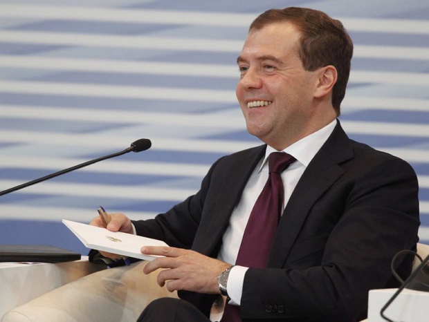 Русия страда от санкциите само до 5%, заяви Медведев