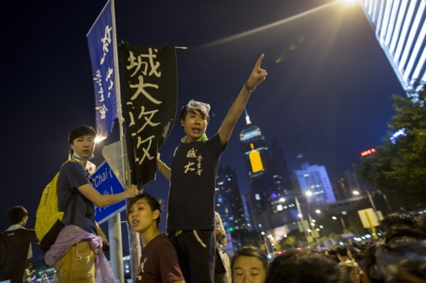 Десетки хиляди протестират в Хонконг
