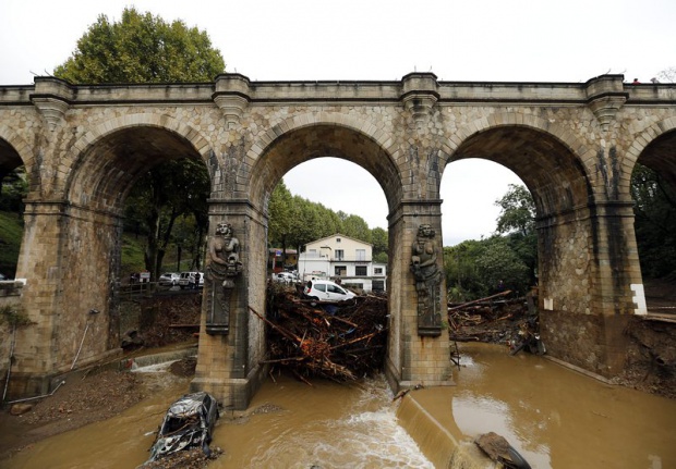 Природно бедствие в 60 града на Южна Франция (снимки)