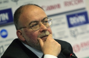 Медиана: 3 дни преди вота 7 партии са над чертата