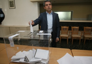 Плевнелиев призова България да гласува мощно