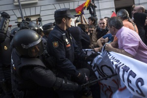 Противници на монархията в сблъсъци с полицията на Мадрид
