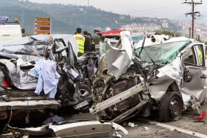 Български ТИР помете 30 коли в Гърция, четирима са загинали (Видео)