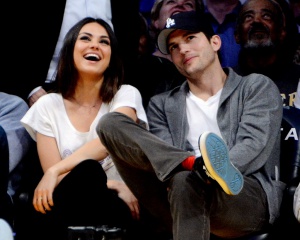 Кунис и Къчър показаха бебето