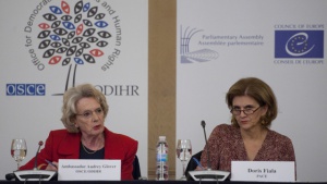 Външни наблюдатели видяха контролиран вот, купуване на гласове и приглушен дебат