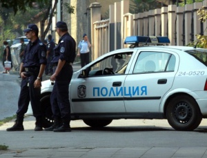 Задържаха мъж, предложил подкуп на полицаи