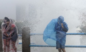 Над 450 000 евкуирани заради тайфуна „Вонгфонг” в Япония