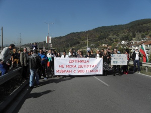 Протестиращи срещу Бат Сали блокираха пътя за Гърция