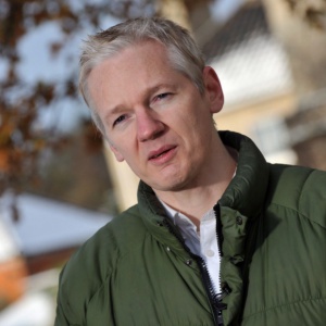 Създателят на "Уикилийкс" Джулиан Асандж става моден дизайнер