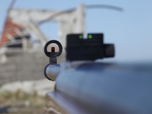 15-годишен е прострелян с въздушна пушка в училище