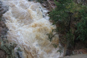 Свлачище край Рудозем затрупа кола, река Видима преля