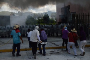 Демонстранти щурмуваха сграда на правителството в Мексико