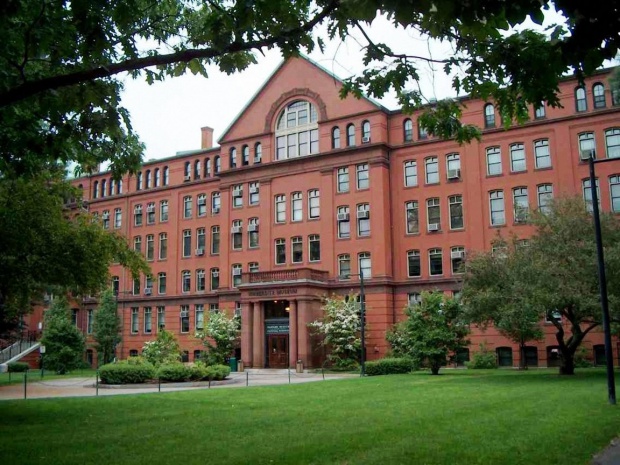 Анонимна заплаха за стрелба в Харвардския университет
