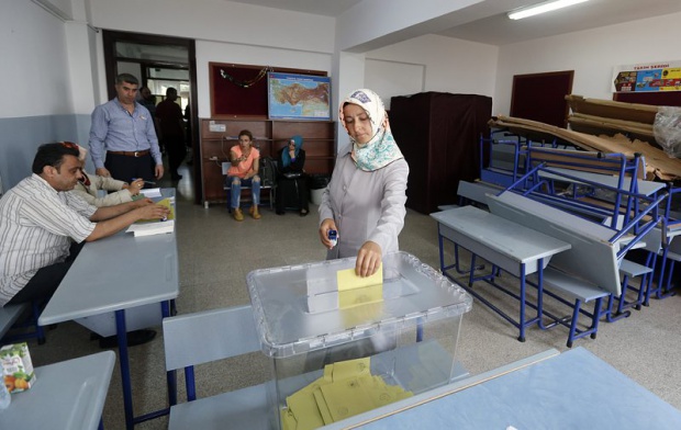 Очаква се 100 000 да гласуват в Турция
