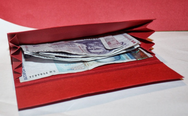 Деца върнаха портмоне с 530 лева